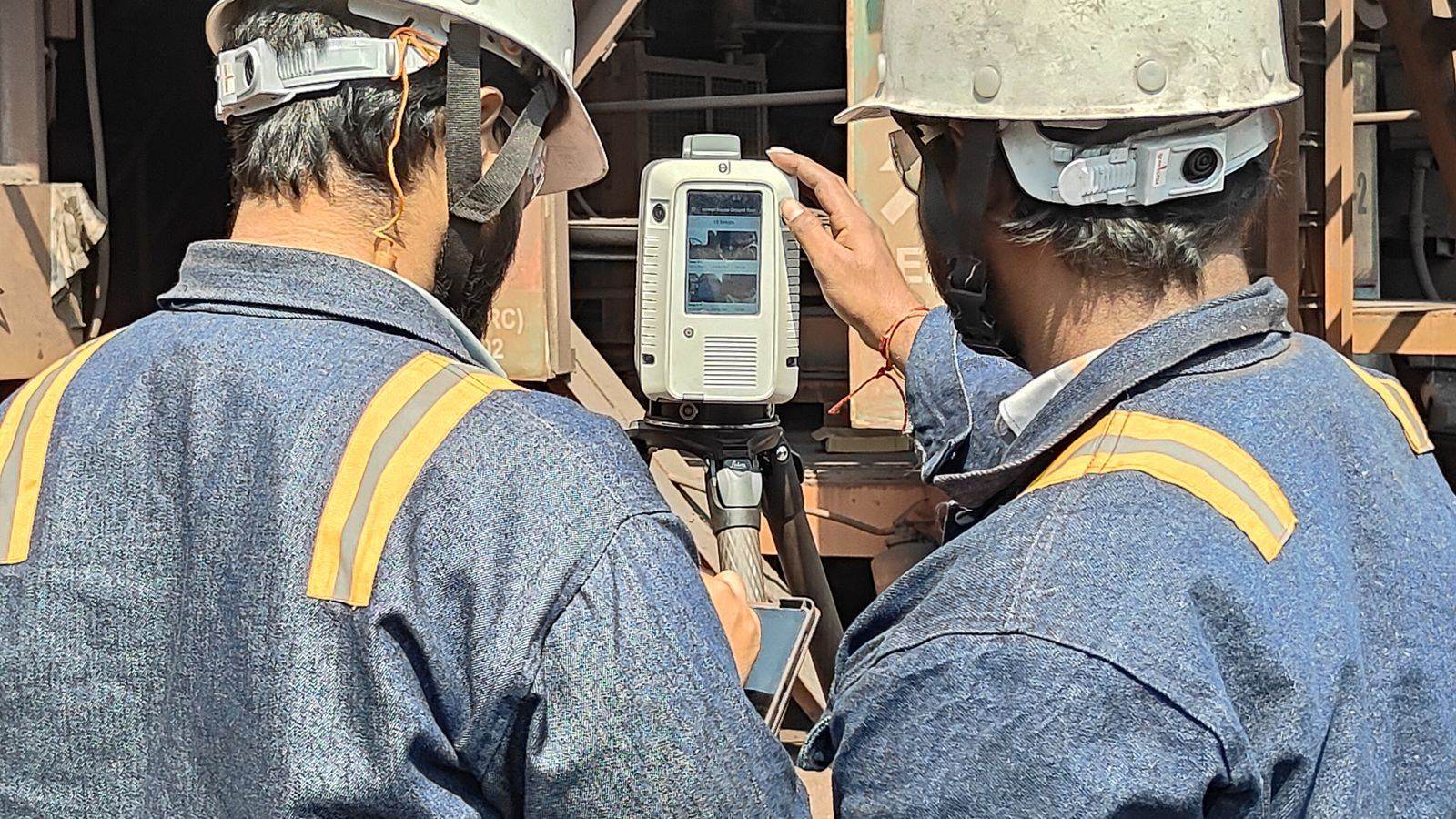 Laser scanner capturing an operating plant area to check a 3D model